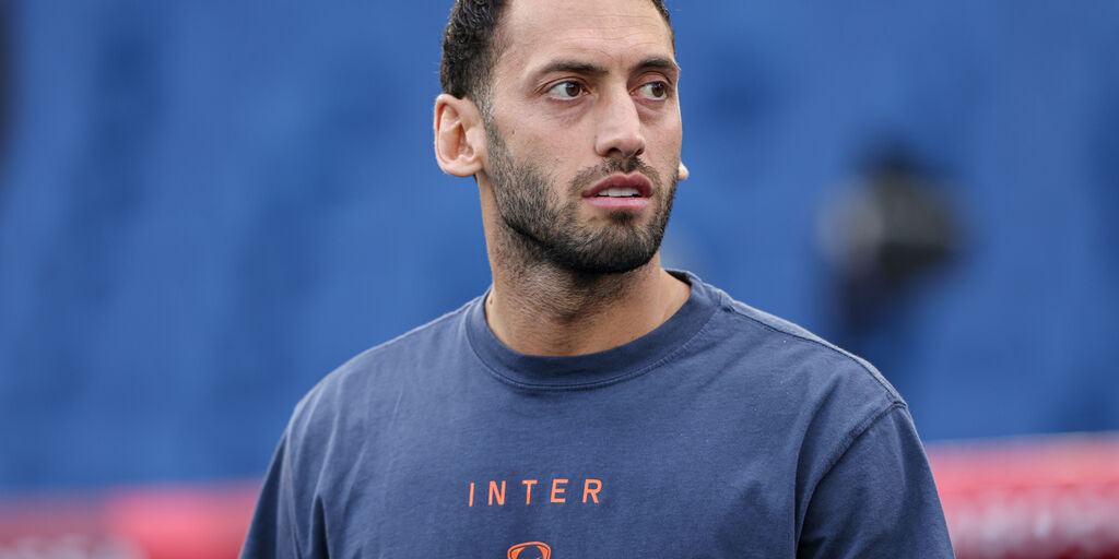 Copertina: Inter, Montella annuncia il forfait di Calhanoglu a Bologna: "È arrivato a Istanbul"