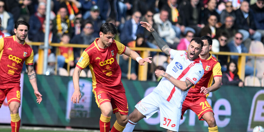 Copertina: Serie B, la finale play-off sarà Catanzaro-Monza