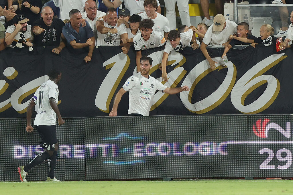 Simone Bastoni esulta dopo il gol dell'1-1 dello Spezia (Getty images)