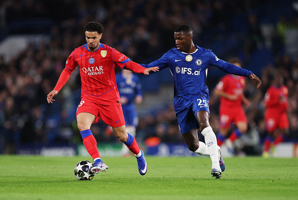 Zaire-Emery e Caicedo si contendono il possesso del pallone (Getty Images)