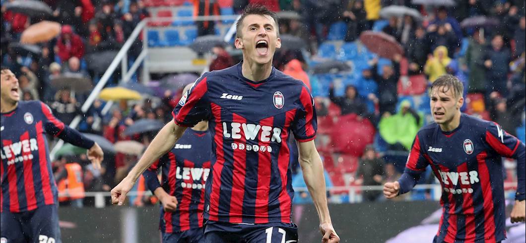 Copertina: Crotone, operato Budimir: il comunicato. Ora ancora spazio a Trotta