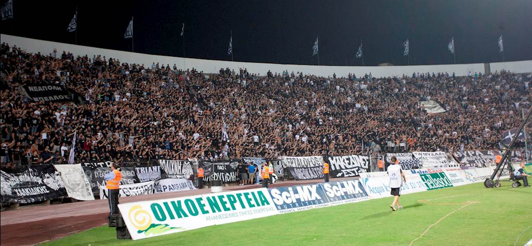 Copertina: Il presidente del Paok entrato in campo con una pistola si difende: "Vittima di un calcio malato"