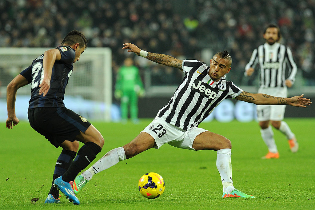 Arturo Vidal in azione contro Taider in Juve-Inter del 2 febbraio 2014 (Getty Images)