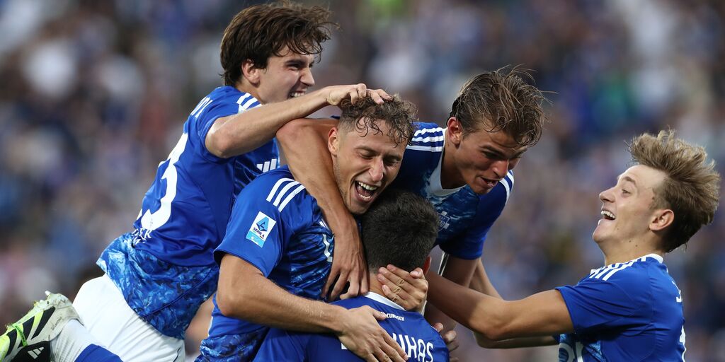 Copertina: Nico Paz inventa, Douvikas non sbaglia: il Como stende la Lazio 2-0