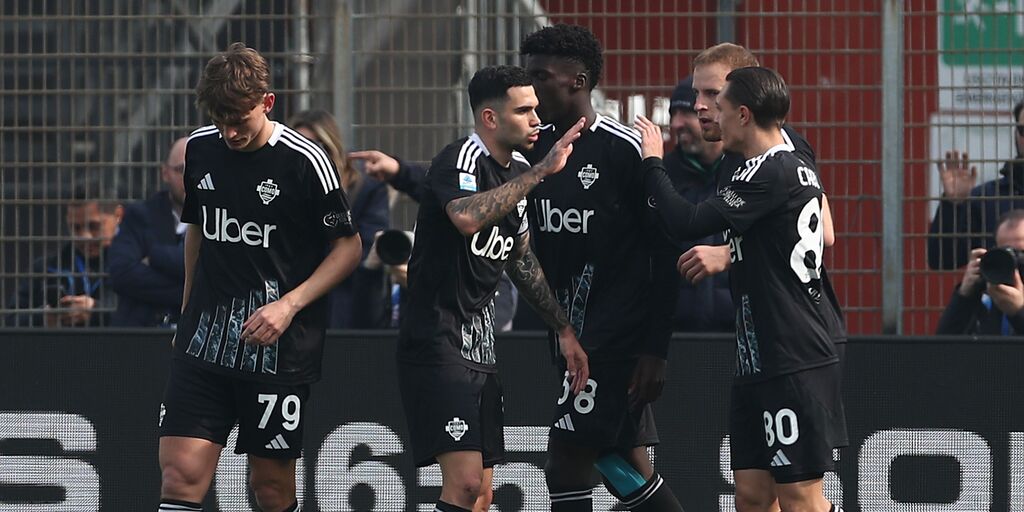 Copertina: Sgambetto del Como al Napoli: Rrahmani e Diao costano la vetta a Conte