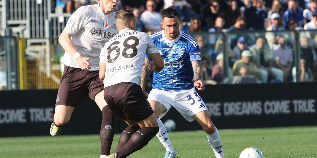 Copertina: Il Como attacca ma il Napoli resiste, 0-0 al Sinigaglia