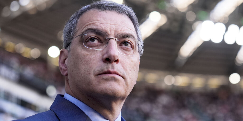 Copertina: Juventus, possibili novità in vista: a rischio Comolli, arriva Carnevali?