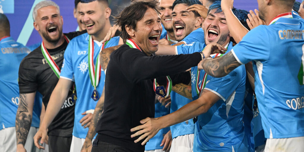 Copertina: Futuro Conte, oggi l'incontro decisivo con De Laurentiis: la Juve attende