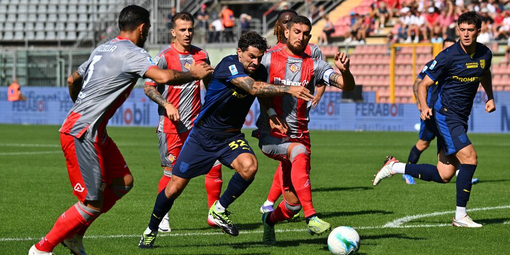 Copertina: Allo Zini non si segna: Cremonese-Parma finisce 0-0