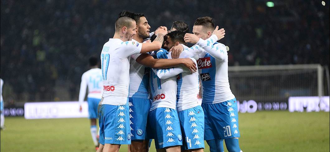 Copertina: Napoli: iniziata la preparazione per Madrid. Azzurri al Bernabeu dopo 18 risultati utili consecutivi