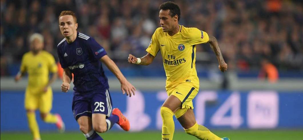 Copertina: Euroleghe, Neymar commenta la prima espulsione: "Mi hanno lanciato di tutto. Baguette, Coca Cola, succhi...."