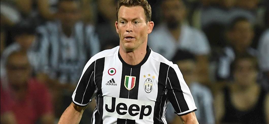 Copertina: Juventus, non solo Pjanic: problema muscolare per Lichtsteiner. Rischiano per la Supercoppa