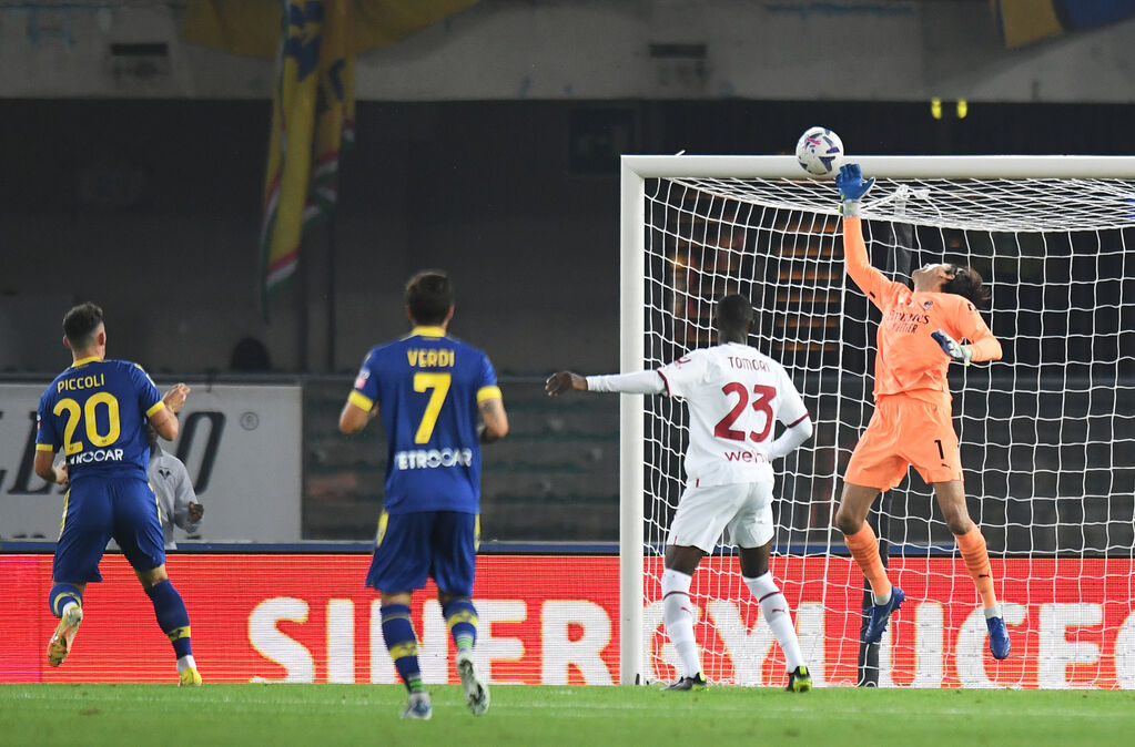 La traversa colpita da Piccoli (Getty).