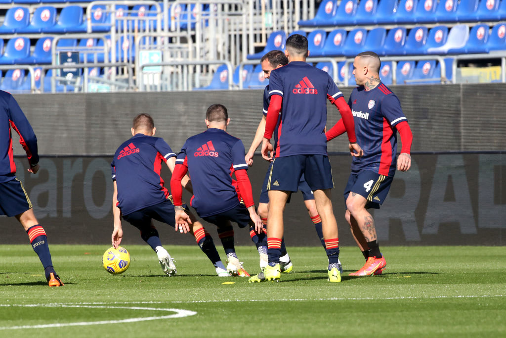 Cagliari-Atalanta, riscaldamento rossoblù (getty)