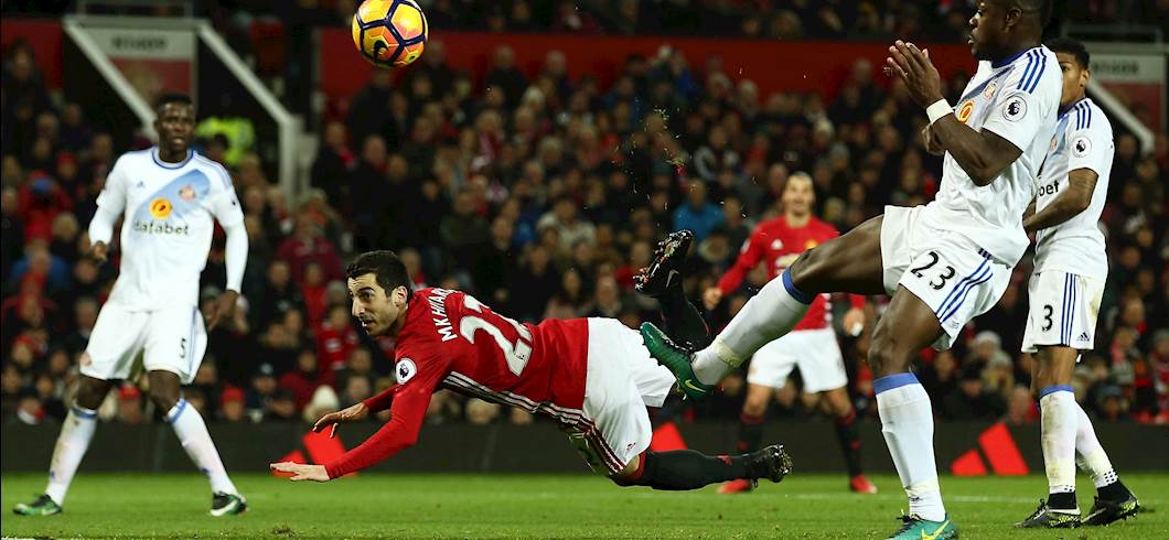 Copertina: Manchester United, Mkhitaryan in gol con lo scorpione. "Christmas is magic", il tweet di Darmian