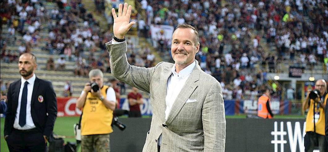 Copertina: Bologna, Saputo sul rinnovo di Mihajlovic: "Siamo felici, sempre detto di un piano triennale"