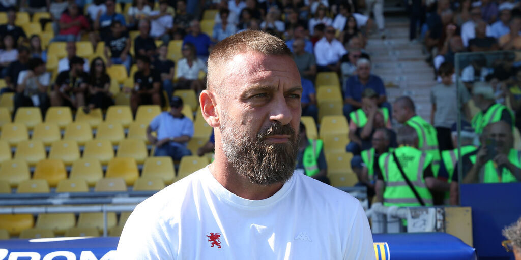 Copertina: Genoa, De Rossi resta in panchina: testa alla sfida con la Fiorentina