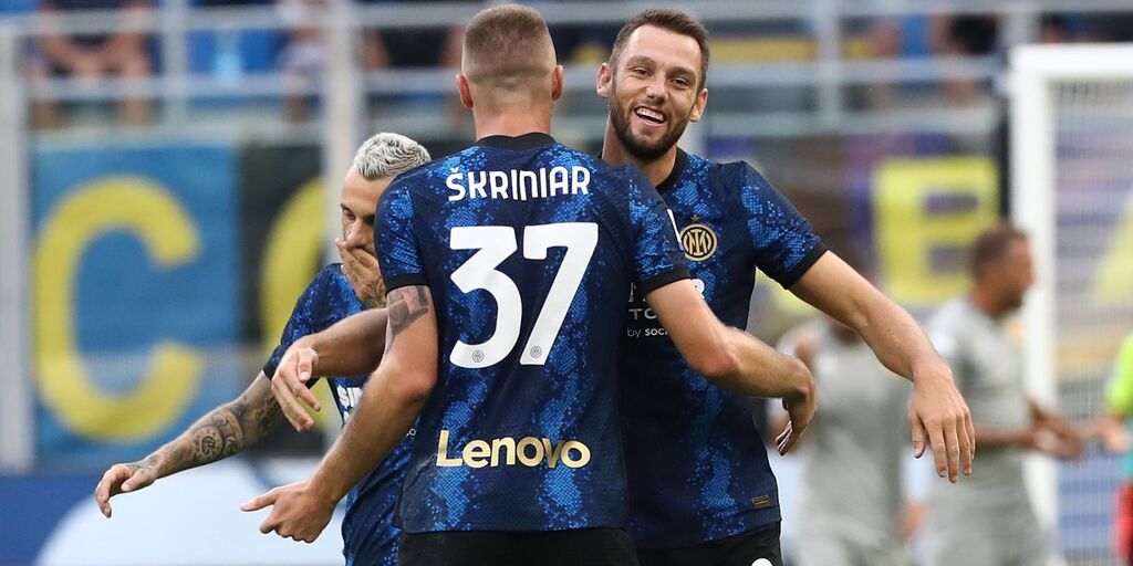 Copertina: Inter, de Vrij migliora: la sua gestione tra Spezia e il derby di Coppa Italia