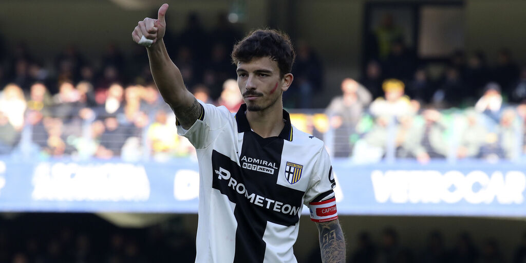 Copertina: Delprato: "Essere capitano del Parma? Mi rende orgoglioso, Cuesta ci ha unito"