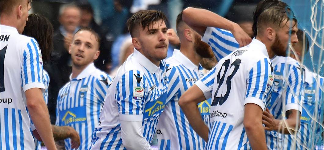 Copertina: Si sblocca Paloschi, ma non basta. Simy pareggia i conti. Spal-Crotone finisce 1-1