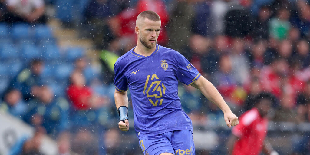 Copertina: Monaco, guasto all'aria condizionata: i giocatori si spogliano sull'aereo