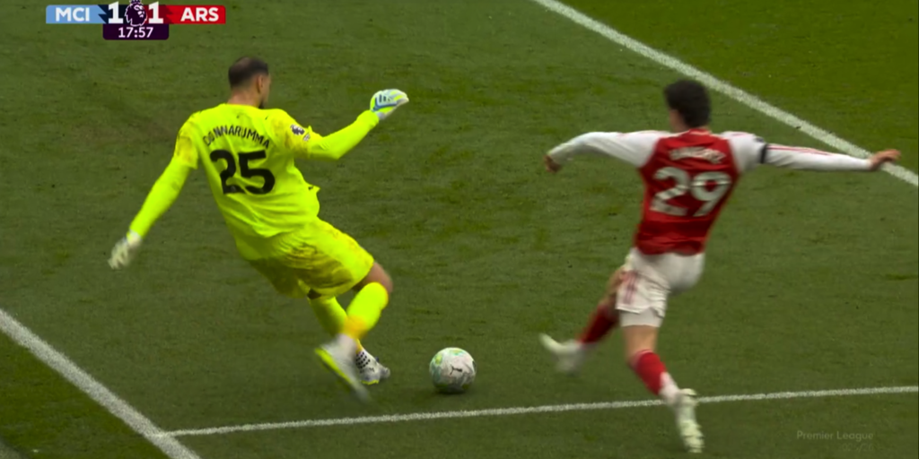 Copertina: Che papera di Donnarumma, ma il City batte comunque l'Arsenal