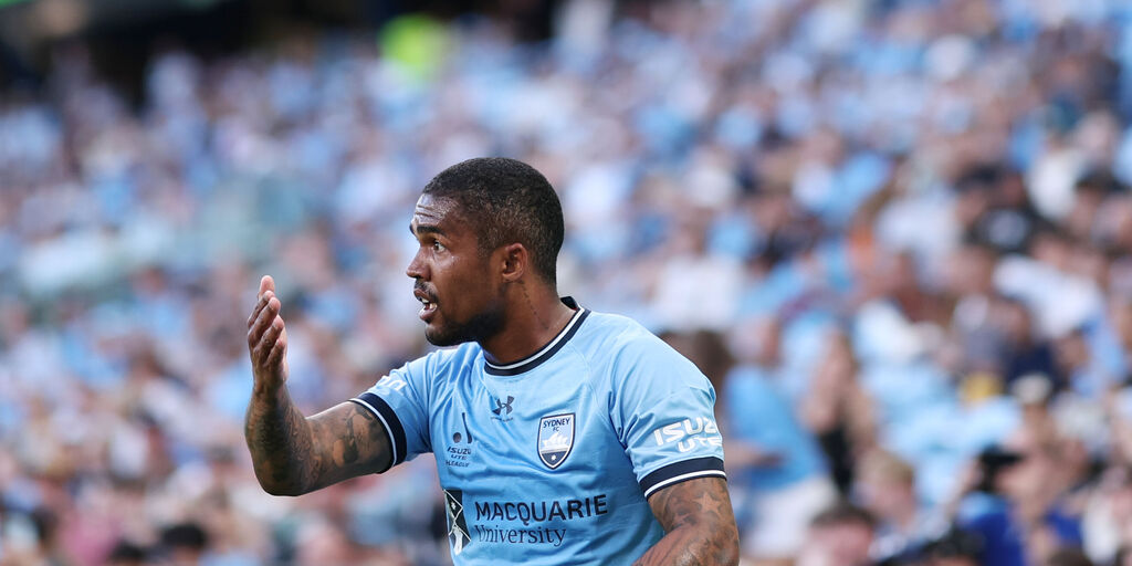 Copertina: Douglas Costa torna in Italia? Clamorosa ipotesi Chievo in Serie D