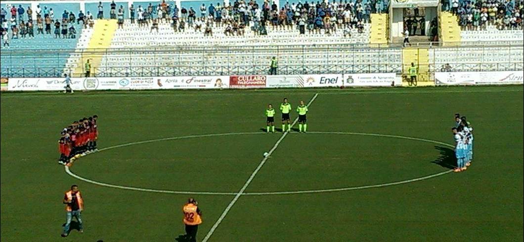Copertina: LEGA PRO - Derby al Cosenza, Akragas pari interno, Lecce corsaro a Monopoli, pari tra Arezzo e Como. Tutti i risultati del pomeriggio