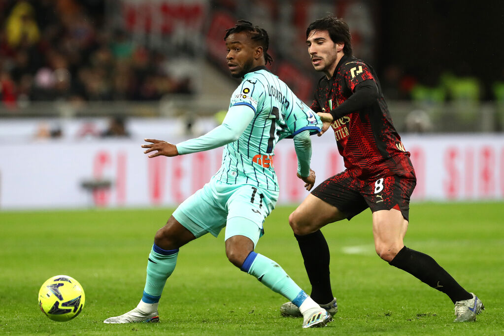 Lookman e Tonali in azione durante Milan-Atalanta (Getty)