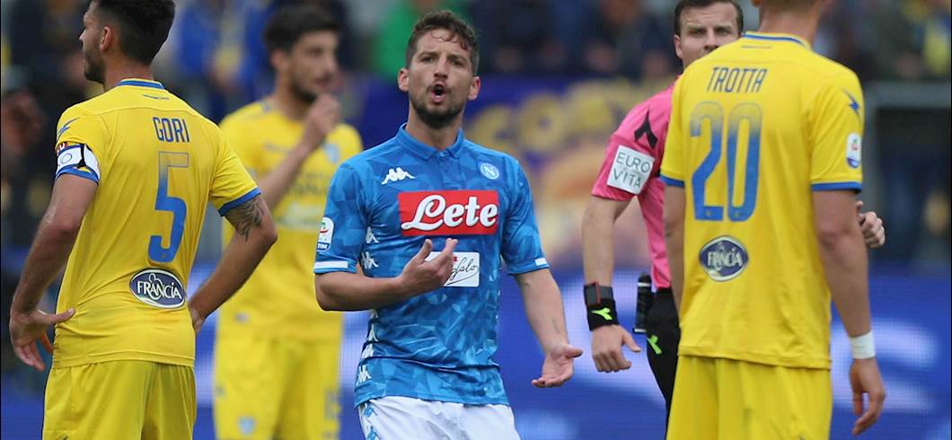 Copertina: Gol nel Napoli, Mertens raggiunge Maradona. Ma Dries ha una media gol/minuti migliore anche di Diego