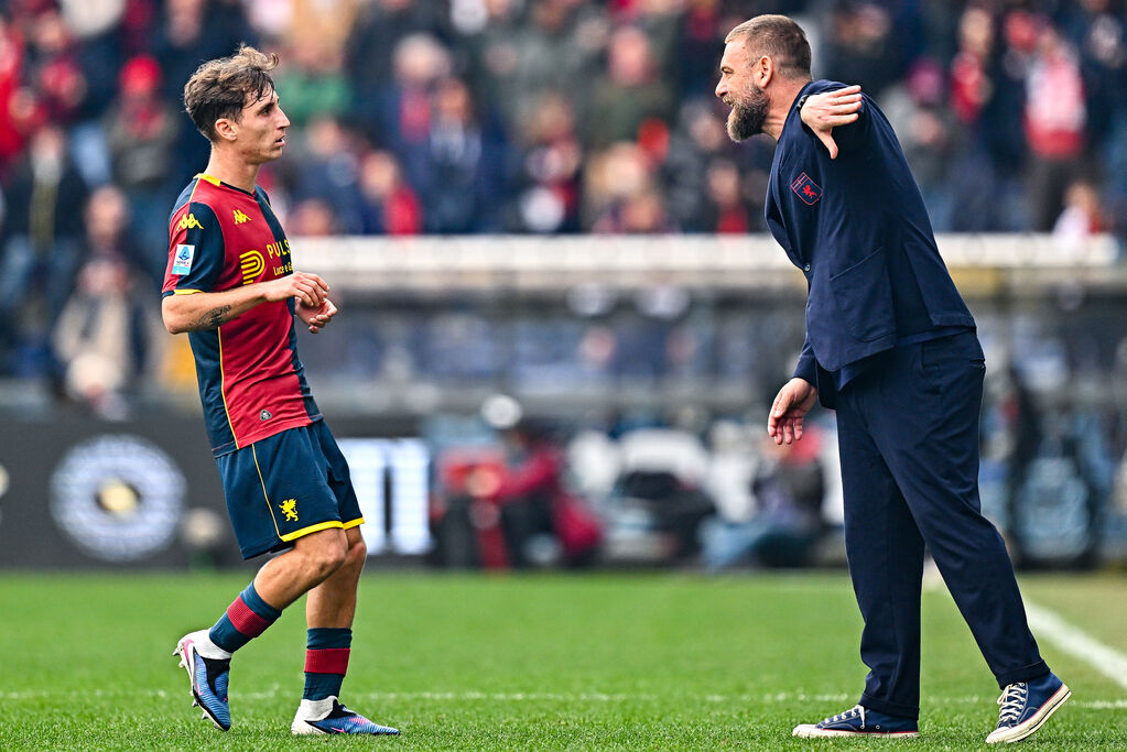 Baldanzi a colloquio con De Rossi in Genoa-Torino (Getty)