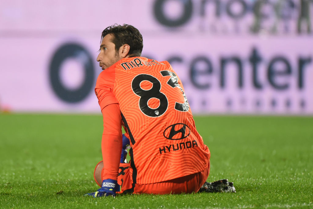 Mirante infortunato. Il portiere recupererà per il derby contro la Lazio? (Getty Images) 
