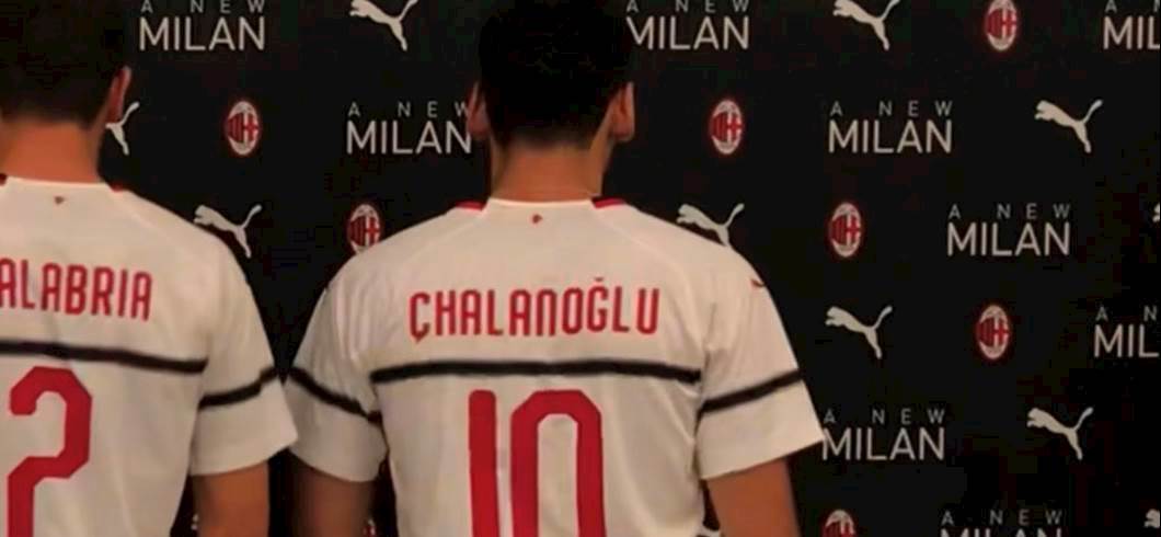 Copertina: Milan, presentata la maglia away 2018/2019, ma.. che gaffe! La Puma sbaglia il cognome di Calhanoglu