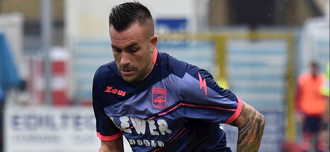 Copertina: Crotone, problema alla caviglia per Martella contro l'Inter. In gruppo Diaby