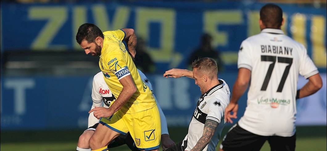 Copertina: Zampata Stepinski, magia Bruno Alves: Parma e Chievo non si fanno male al Tardini