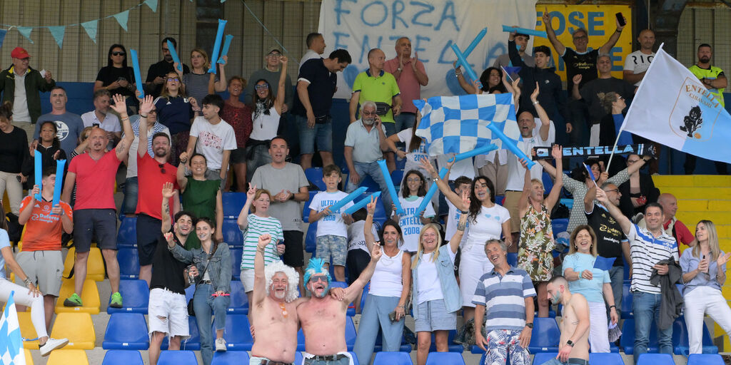 Copertina: "Abiti vicino allo stadio? Entri gratis!": l'originale iniziativa della Virtus Entella