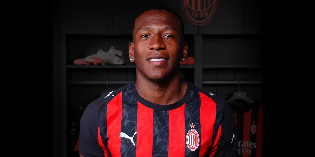 Copertina: UFFICIALE -  Estupinan è un nuovo calciatore del Milan: il comunicato