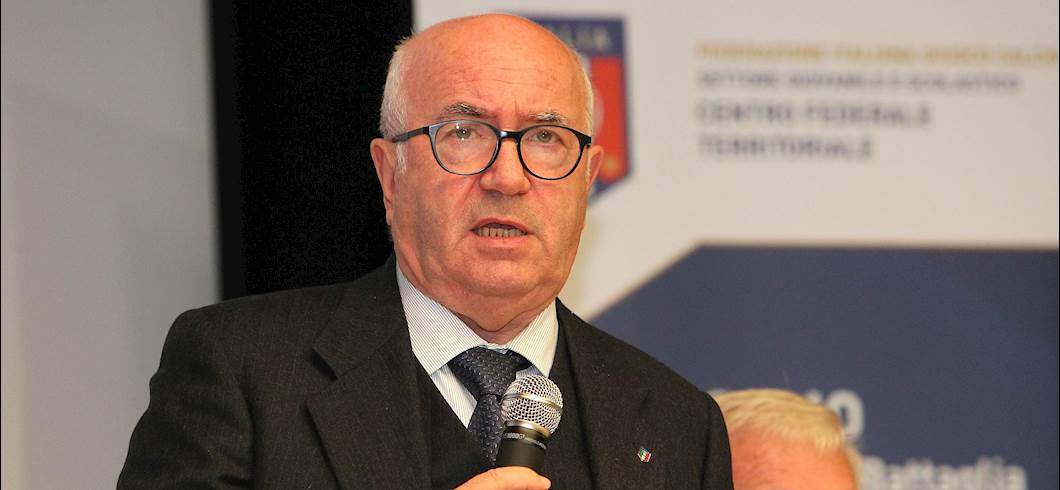 Copertina: Figc, Tavecchio non lascia e rilancia: "Lunedì Consiglio Federale, grande nome come successore di Ventura"