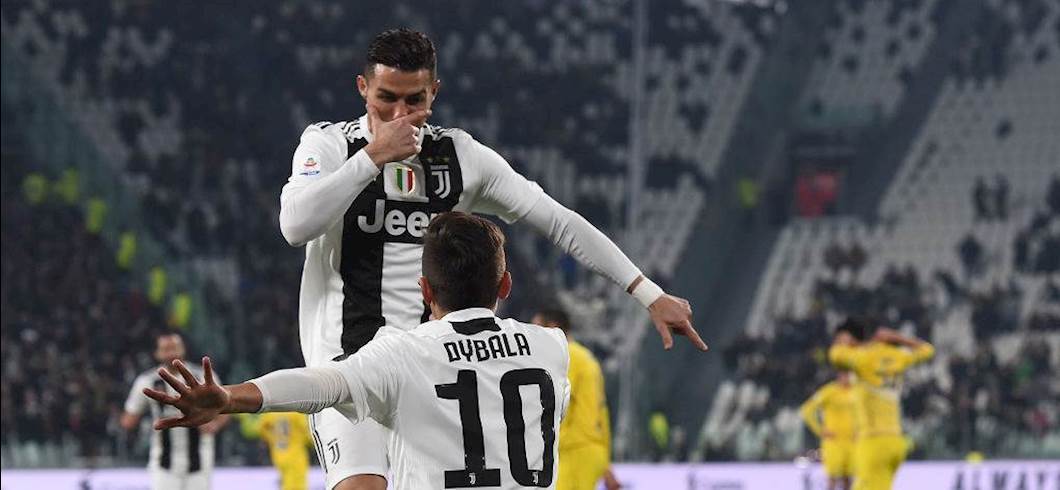 Copertina: Dybala-Ronaldo e la siuuu-mask, scambio di esultanze per far grande la Juventus
