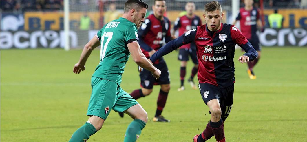 Copertina: Zampata di Babacar! La Viola sbanca la Sardegna Arena e vola al settimo posto