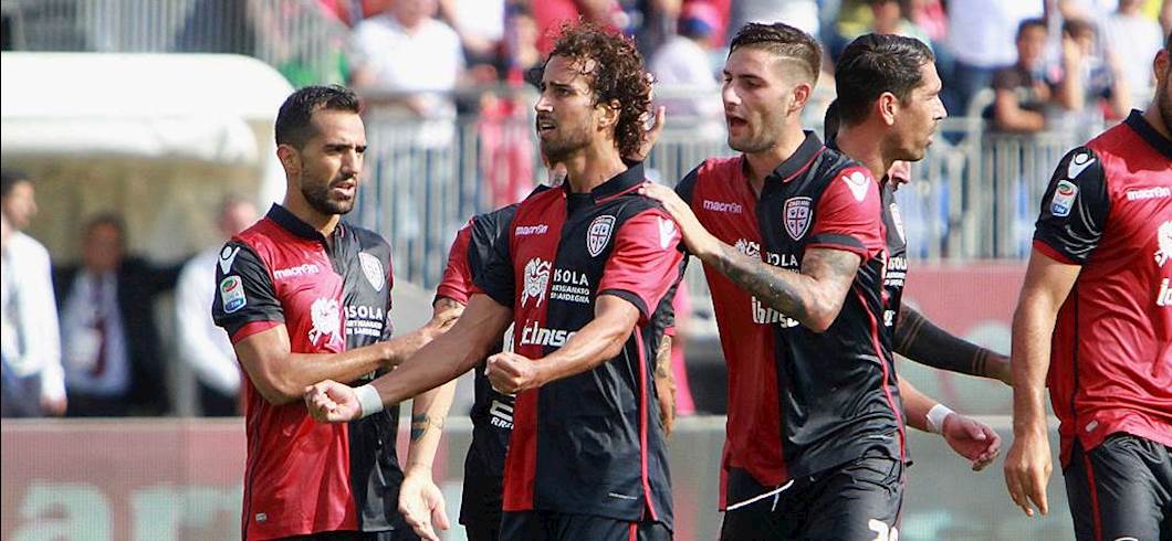 Copertina: Di Gennaro la apre, Padoin la chiude, illusoria la rete di Stoian. Cagliari batte Crotone 2-1