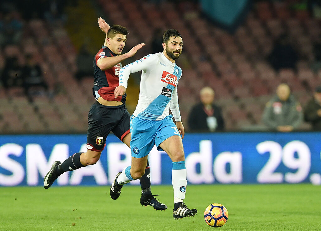 Simeone in azione con la maglia del Genoa (Getty)