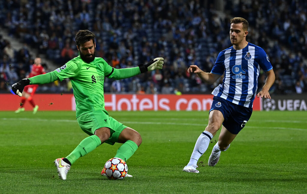 Fiorentina, Toni Martinez del Porto contro Alisson (Getty)