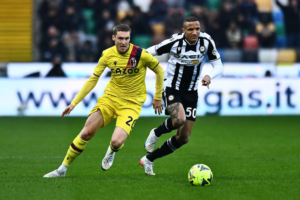 Aebischer e Becao in azione durante Udinese-Bologna (Getty)