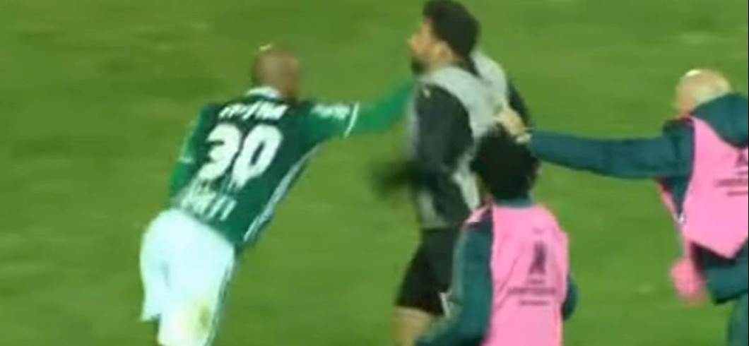 Copertina: Felipe Melo ci ricasca: rissa in Brasile al termine di una partita di Libertadores. Pugni e corsa all'indietro: il video
