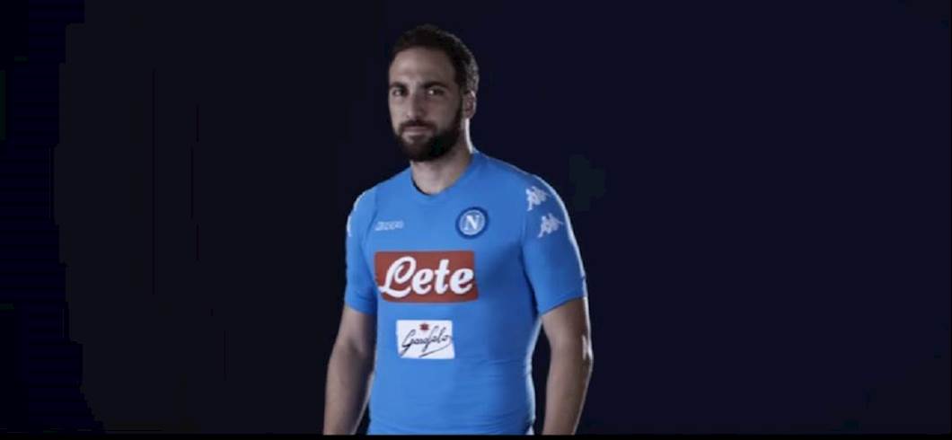 Copertina: Napoli: ecco la nuova maglia azzurra firmata Kappa, innovazione che rende giocatore imprendibile