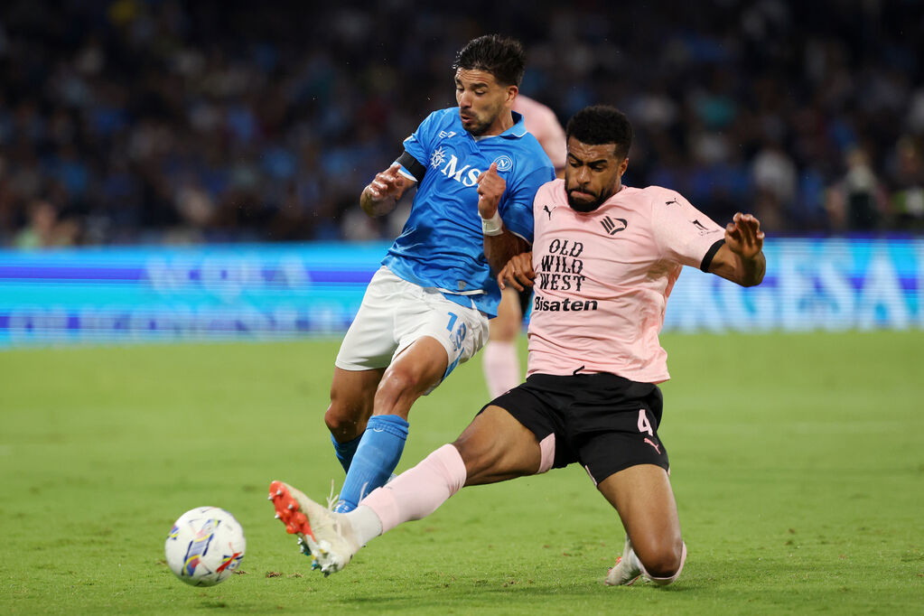 Simeone in azione con la maglia del Napoli (Getty)