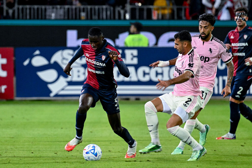Mendy e Celik in azione (LaPresse)