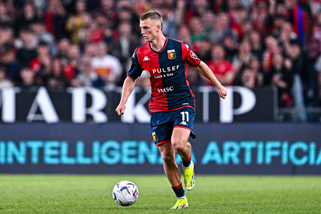 Gudmundsson in azione con la maglia del Genoa (Getty)