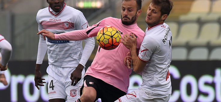 Copertina: Gilardino suona il violino, Mancosu di rigore. Al Braglia è 1-1